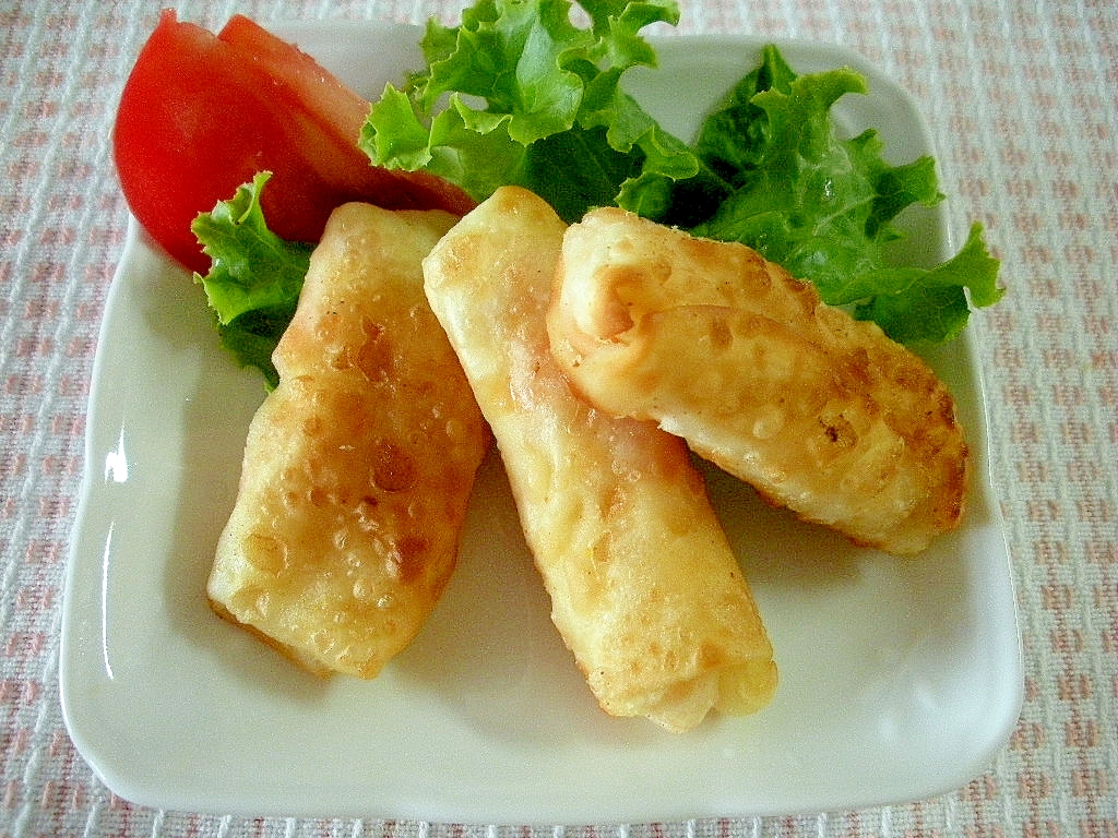 カニすり身の餃子の皮揚げ☆